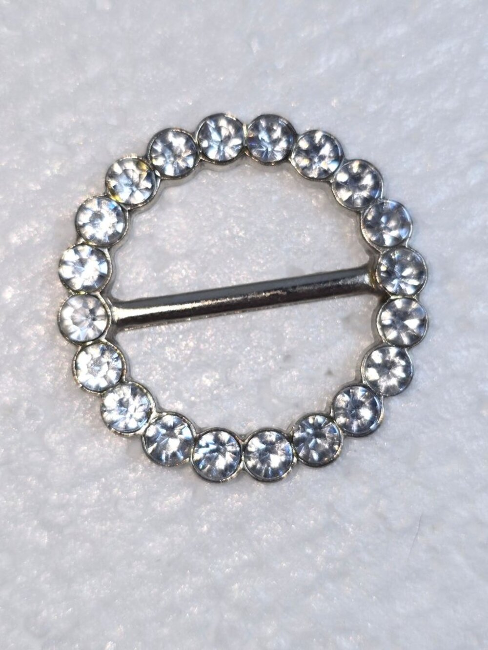 Vintage 1960s Circular Rhinestone 1-1/4" Dainty Handkerchief Scarf Clip Holder - Picture 2 of 3